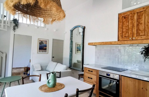 Meynes House | Mas en pierre, piscine et jardin privés, 2ch, 5 pers, 10min du Pont du Gard