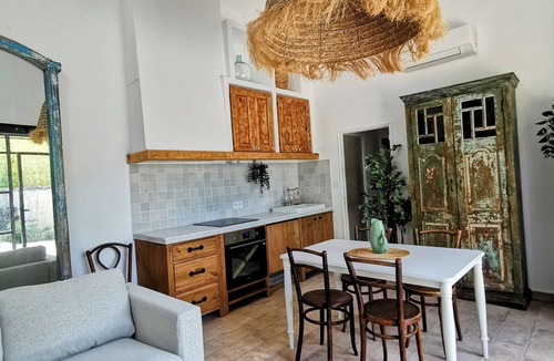 Meynes House | Mas en pierre, piscine et jardin privés, 2ch, 5 pers, 10min du Pont du Gard