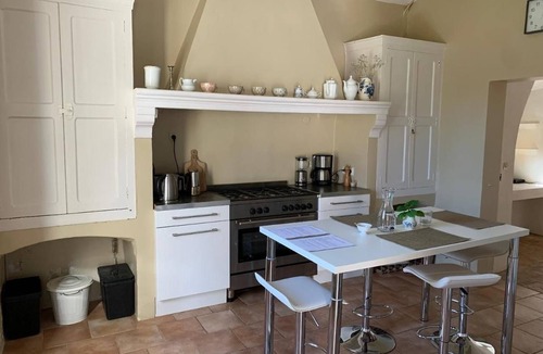 La Bruguiere House | Mas Les Romarins, 10min from Uzès, large garden with pool for families & friends