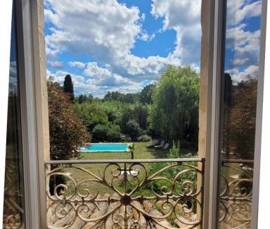 La Bruguiere Villa | Mas Les Romarins, 10 min d'Uzès, piscine et grand jardin clos, jeux, nid de repos et base pour activités dans le Gard