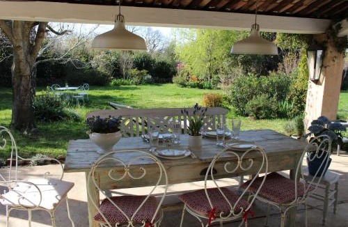 La Bruguiere Villa | Mas Les Romarins, 10 min d'Uzès, piscine et grand jardin clos, jeux, nid de repos et base pour activités dans le Gard