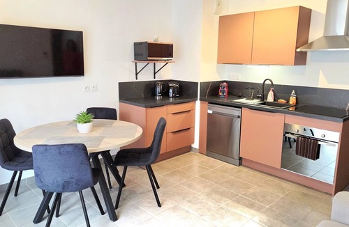Saint-Priest Apartment | Maya's Apartment - 4 people