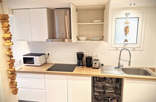 Menton House | Menton: Tiny house with sunny terrace