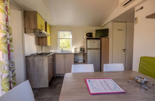 Roquefeuil House | Mobile Home '6 Personnes' with Private Terrace, Private Garden and Wi-Fi