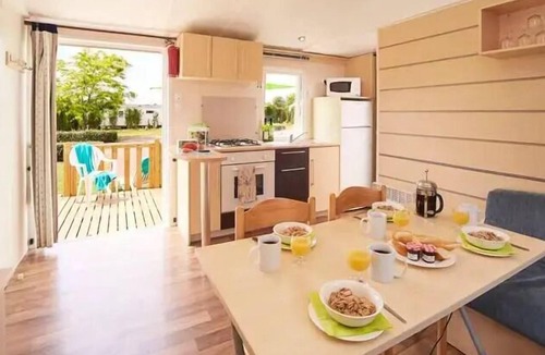 Rhinau House | Mobile Home | Classic | 2 Bedrooms | Sleeps 4–6 | Raised Deck | TV