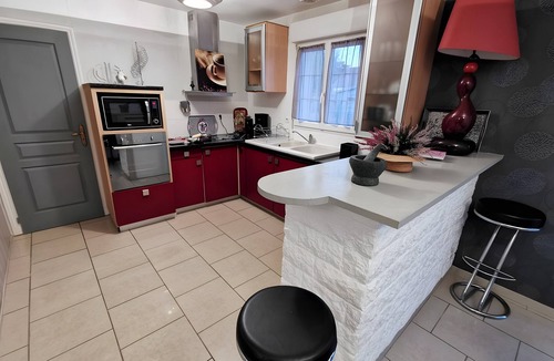 Les Montils House | Modern Cottage near Blois Chambord with Private Terrace, Garden, and Wi-Fi
