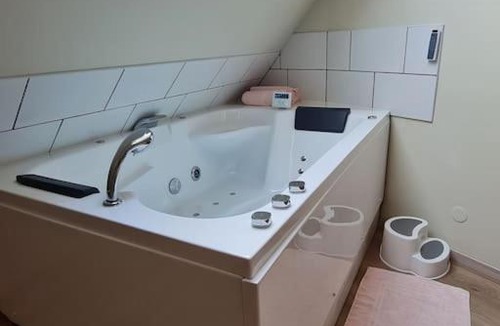 Saint-Die Apartment | Modern Design & SPA