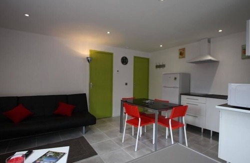 Vincey Cottage | Modern Gîte with Easy Access to Local Attractions & Amenities