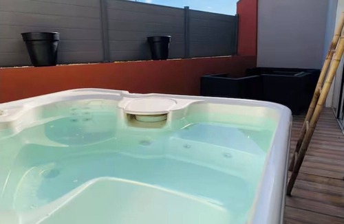 Baccarat House | Modern Loft with Jacuzzi and Roof Top in Baccarat