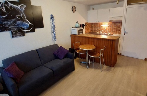 Pra Loup Apartment | Modern studio in Pra-Loup with balcony and family comfort