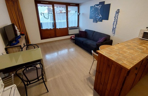 Pra Loup Apartment | Modern studio in Pra-Loup with balcony and family comfort