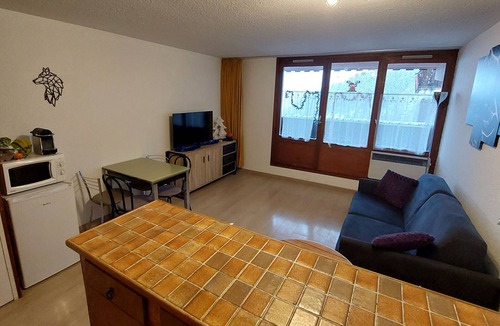 Pra Loup Apartment | Modern studio in Pra-Loup with balcony and family comfort