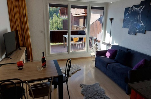 Pra Loup Apartment | Modern studio in Pra-Loup with balcony and family comfort