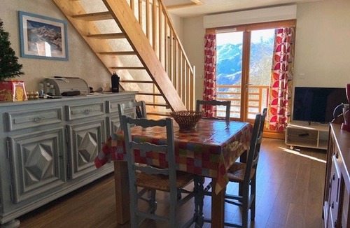 Sers Apartment | Modern T2 Apartment, Sleeps 4, Comfort, Garage, WiFi, Near Ski Bus
