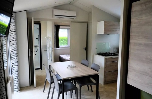 Sadirac House | Modulo 3-Room Mobile Home, Sleeps 4–6, Air-Conditioned + TV