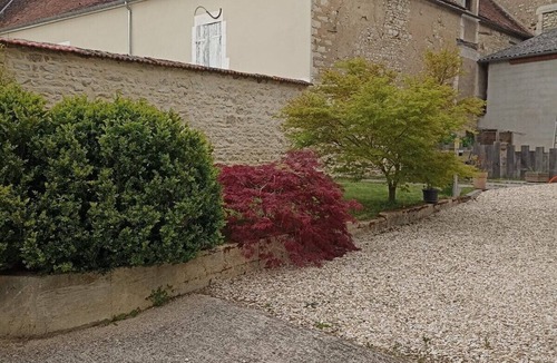 Maligny Apartment | Mon Jardin Secret à Maligny