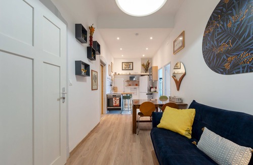 Nouvelle Ville Apartment | Mondon 3 Arcades – 3 Bedrooms, 2 Showers, Up to 8 G