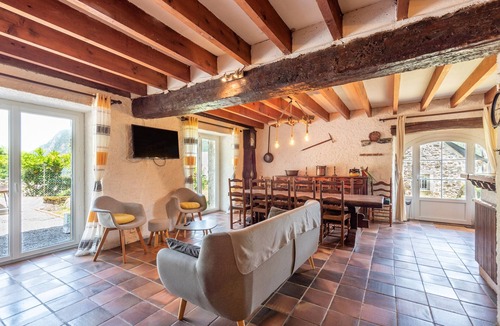 Gere-Belesten House | Mountain Lodge 'Au Milan D'Oré' – Stunning Views, Private Terrace, and Wi-Fi in the Pyrenees