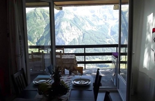 Orcieres-Merlette Apartment | Mountain-side apartment with mountain views, private terrace and Wi-Fi