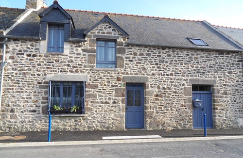 Cherrueix Apartment | Mt. Bay Saint. MICHEL Eco/BIO accommodation, private sauna. 30 meters from the sea