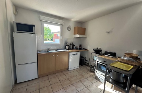 Nerac Condo | Nérac: 83-square-meter home in a secure, tree-lined residential complex. Three-bedroom duplex