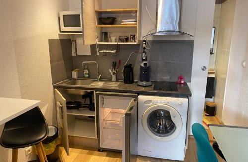 Malzeville Apartment | Nancy, à 3mn de la Place Stanislas, Studio climatisé au calme avec parking privé, cuisine et lave linge intégrés