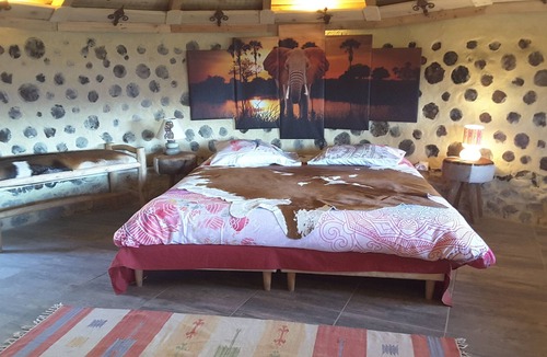 Bargeme Cabin | Natural African Case