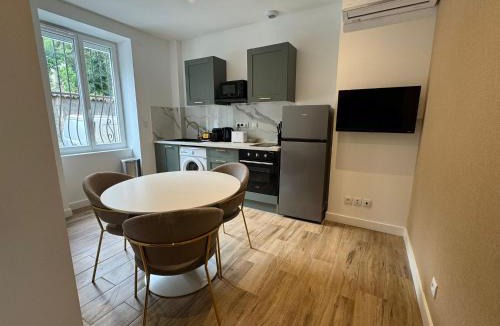 Cusset Apartment | Natural chic-T2 carré de soie -Medipôle- Astroballe