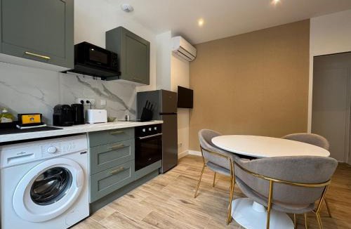 Cusset Apartment | Natural chic-T2 carré de soie -Medipôle- Astroballe