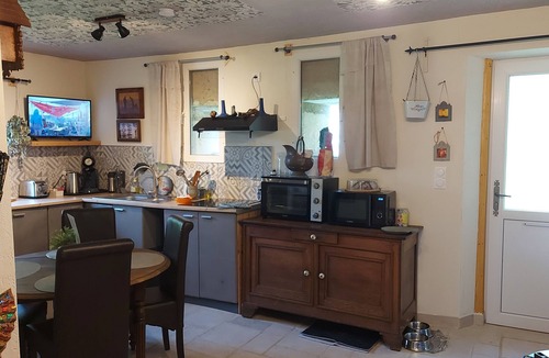 Saulx-les-Champlon House | Natural setting and source of art, river, animals welcome, magical calm!
