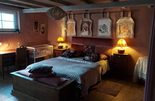 Saulx-les-Champlon House | Natural setting and source of art, river, animals welcome, magical calm!