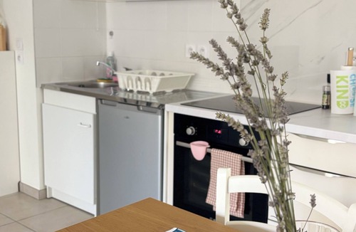 Parilly Apartment | Near the Park: Cozy & new, indoor parking, & right next to the metro station in Lyon