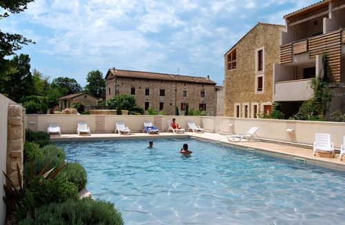 Barjac Apartment | Neat studio with dishwasher on the border of the Ardèche