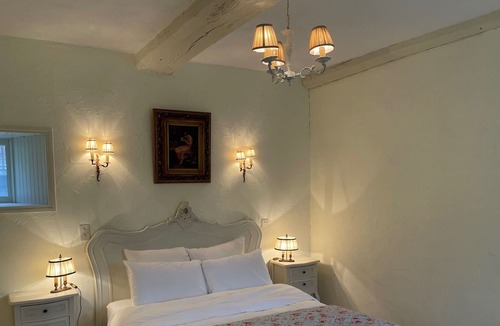 Lanvallay House | Nestled in a quiet backstreet, just 100metres from the bustling port at Dinan.