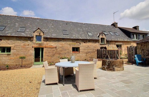 Neulliac House | Neulliac Family Cottage with Pool