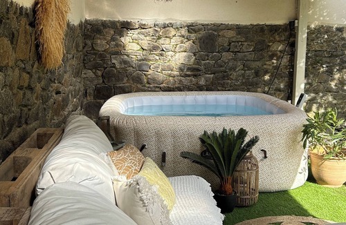 Saint-Brieuc House | NEW : 10 minutes from the sea. 5 bedrooms, garden, jacuzzi, parking. for Family