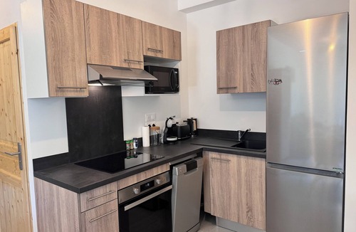 Peyragudes Apartment | New apartment T3 Génos Loudenvielle 50 m from the lake, 100 m² private garden