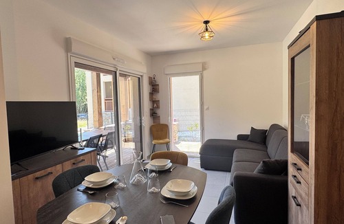 Peyragudes Apartment | New apartment T3 Génos Loudenvielle 50 m from the lake, 100 m² private garden