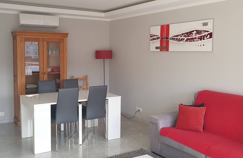 Riquier Apartment | New ! Breathtaking views of castle hill and the mediterranean sea
