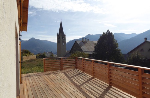 Puy-Saint-Andre Ski Chalet | New chalet near Briançon, very bright, overlooking garden