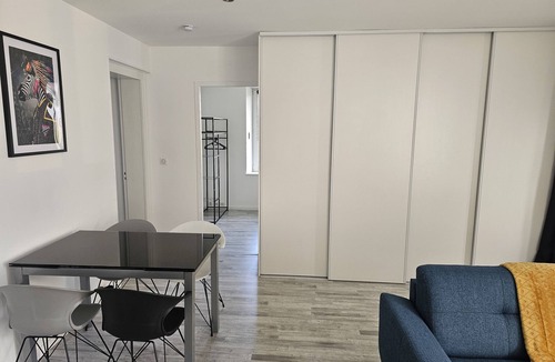 Uxegney Apartment | New, comfortable self-catering cottage near Epinal/Lac de Bouzey
