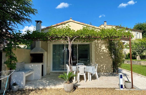 Robion Cottage | New cottage, with swimming pool facing the Luberon