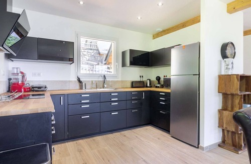 Grust House | New house in Grust for 12 people, 4 bedrooms, WIFI, parking, linen and cleaning included