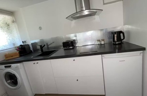 Saint-Pierre - Rene II - Bonsecours Apartment | New/Oasis in the Heart of Nancy with Garden and Free Parking 🍃