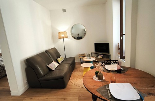 Marengo - Jolimont Apartment | New T2 30 m2 air-conditioned, private garden terrace, 10 mn from train station and town center.