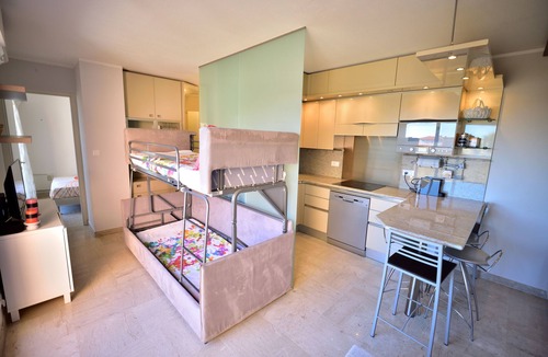Old Town Apartment | NEW! T2, 35m2, quiet, A/C, near beaches, 47 sqM terrace
