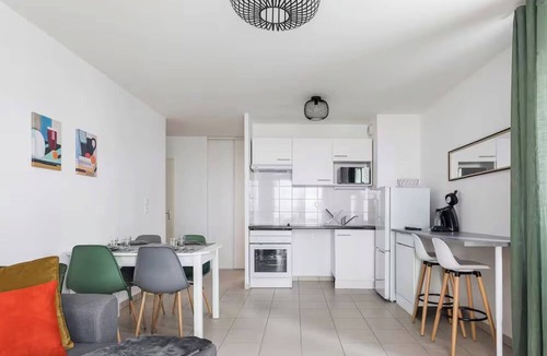 Fontaine Lestang-Bagatelle-Papus-Tabar-Bordelongue Apartment | NEW! The 18: Quiet 2-bed apt, private parking, terrace, city center, near river