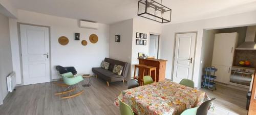 Le Rouret House | Nice A-C apartment for 6 between the sea and the mountain