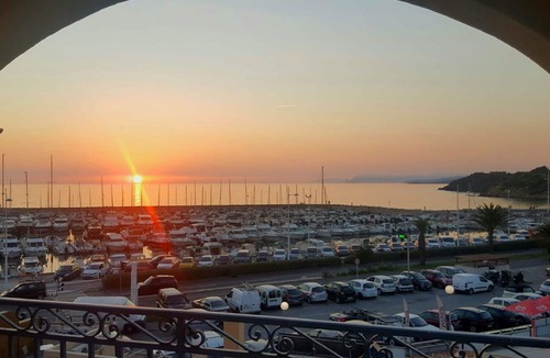 Six-Fours-les-Plages Apartment | Nice apartment for 6 guests with WIFI, pool, TV, terrace and pets allowed