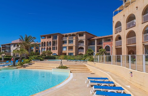 Six-Fours-les-Plages Apartment | Nice apartment for 6 guests with WIFI, pool, TV, terrace and pets allowed